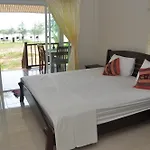 Pranee Beach Bungalows