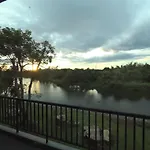 Riverawan Hotel
