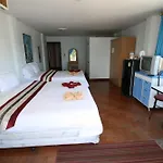 Beachfront Hotel Cha Am