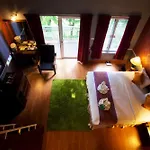 Brookside Valley Resort