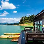 500 Rai Floating Resort