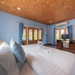 Seafar Resort