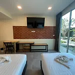 Uthaithani Resort