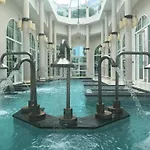 Grand Florida芭提雅带免费游泳池温泉桑拿浴和健身房瑜伽室私家海滩公寓e206
