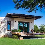 Mela Garden Retreat Cottage