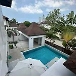 Holiday Pool Villa