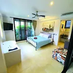 Penthouse Crystal Bay Apartments