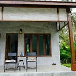 Na Vela Village