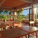 The Reef Hotel & Studios