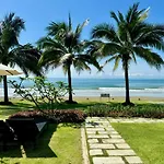 Escape Condominiums Beachfront Suites - Mae Phim