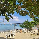 Minnie Seaview Resort