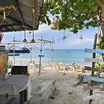 Minnie Seaview Resort