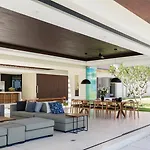 Fashionable Villa Malabar Beachfront 5 Bedrooms Plus 2 Kid\'S Bedrooms