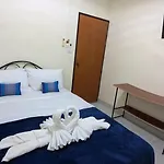 Shady Palms Guest House Cha Am Beach