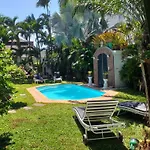 Bjou, Cosy Tropical Villa