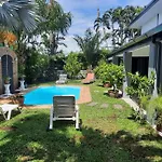 Bjou, Cosy Tropical Villa