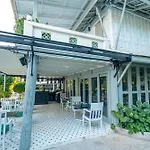 Zantiis Ndol Villas