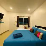 Baan Ta Long Beach Koh Larn