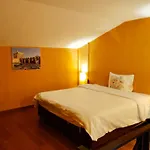 Retro Box Hotel Chumphon