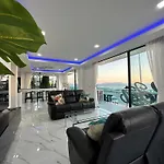 Stunning Beachfront View Luxurious Apartment 20