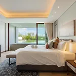 Luxury Apartments In The Laguna Near The Lake