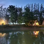 Mcquillan\'S Homestay And Resort