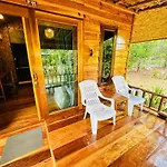 Koh Jum Bungalow & Hostel