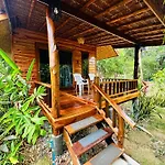Koh Jum Bungalow & Hostel