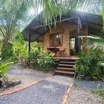 Tee Bungalow In The Jungle