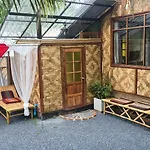 Tee Bungalow In The Jungle