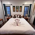 Big Elk Steak House - Homestay