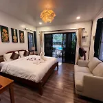Big Elk Steak House - Homestay