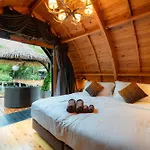 Khum Damnoen Resort