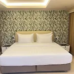 V20 Boutique Jacuzzi Hotel