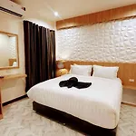 Pinthong Aonang Villa