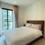 Luxury Apartment With Train Access