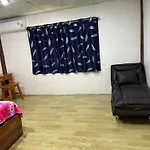 P\'Un House