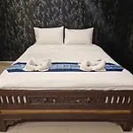 4 Palms Resort