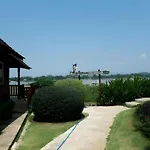 Gin\'S Greenery Resort