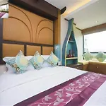 Phi Phi Nice Beach Hotel Hip