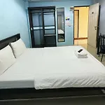 Oyo 75506 Ratchapruek Apartment Suphanburi