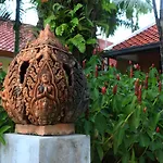 Royal Lee Resort And Spa