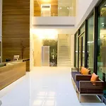 Seven Zea Chic Hotel
