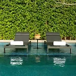 Seven Zea Chic Hotel