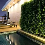 Seven Zea Chic Hotel