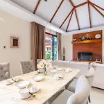 Phuket Meet Holiday Hotel 普吉岛相遇花园度假酒店