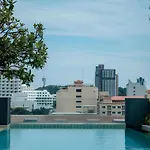 Page 10 Hotel
