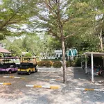 Villa Reina Resort