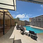 1715 House - White Rhino