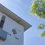 Le Park Hotel